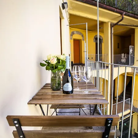 The Goose House * Como